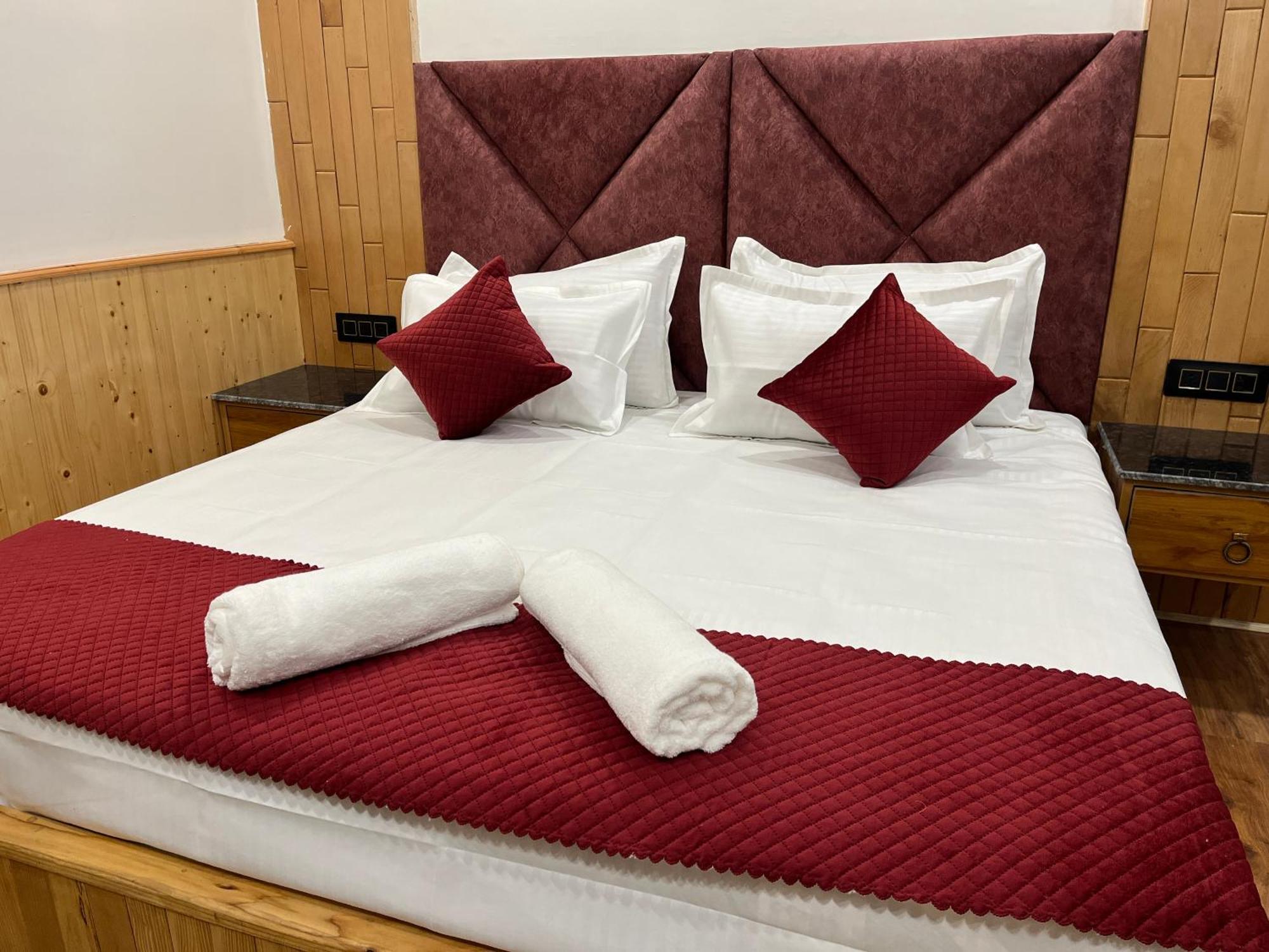 Hotel Mountain Blue - Manali (Himachal Pradesh) — Photos 1